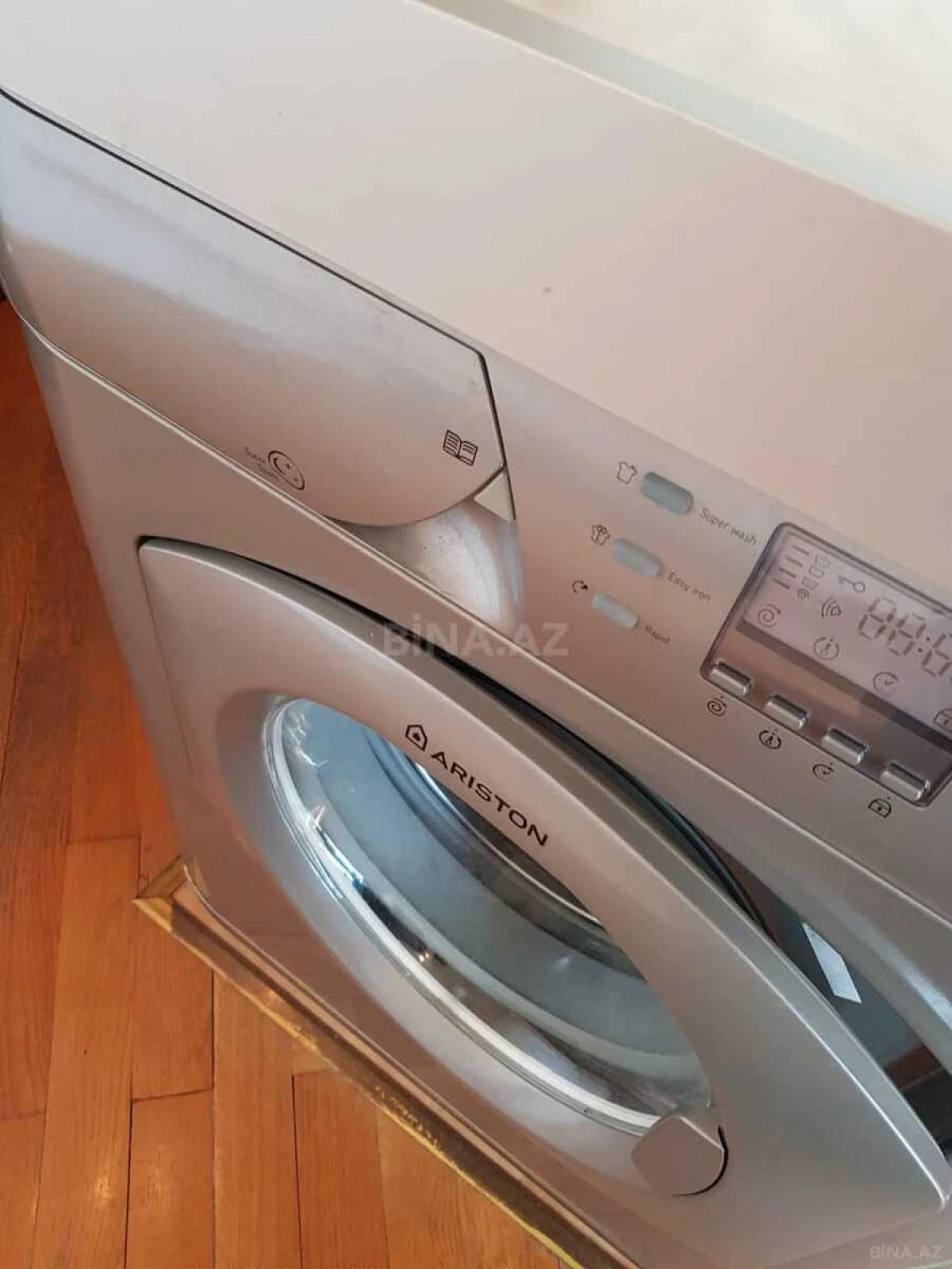 Satılır 3 otaqlı mənzil 136.2 m²