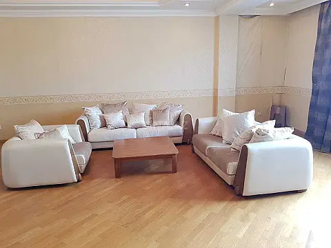 Satılır 3 otaqlı mənzil 136.2 m²
