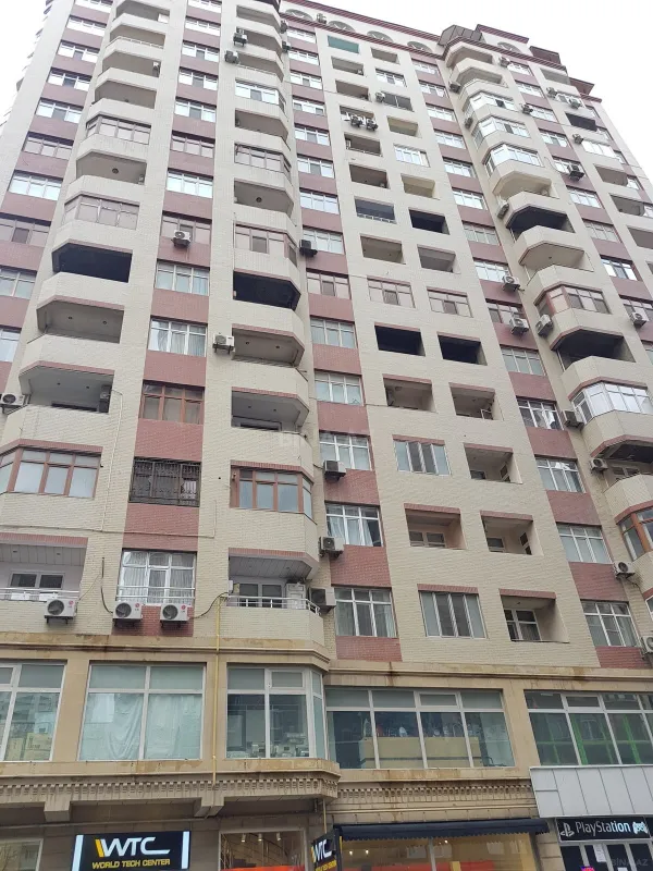 Satılır 3 otaqlı mənzil 136.2 m²
