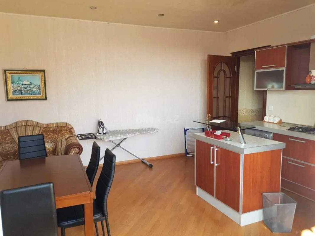 Satılır 3 otaqlı mənzil 136.2 m²