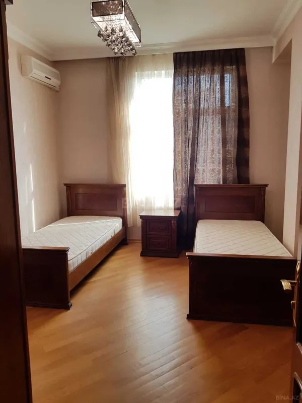Satılır 3 otaqlı mənzil 136.2 m²