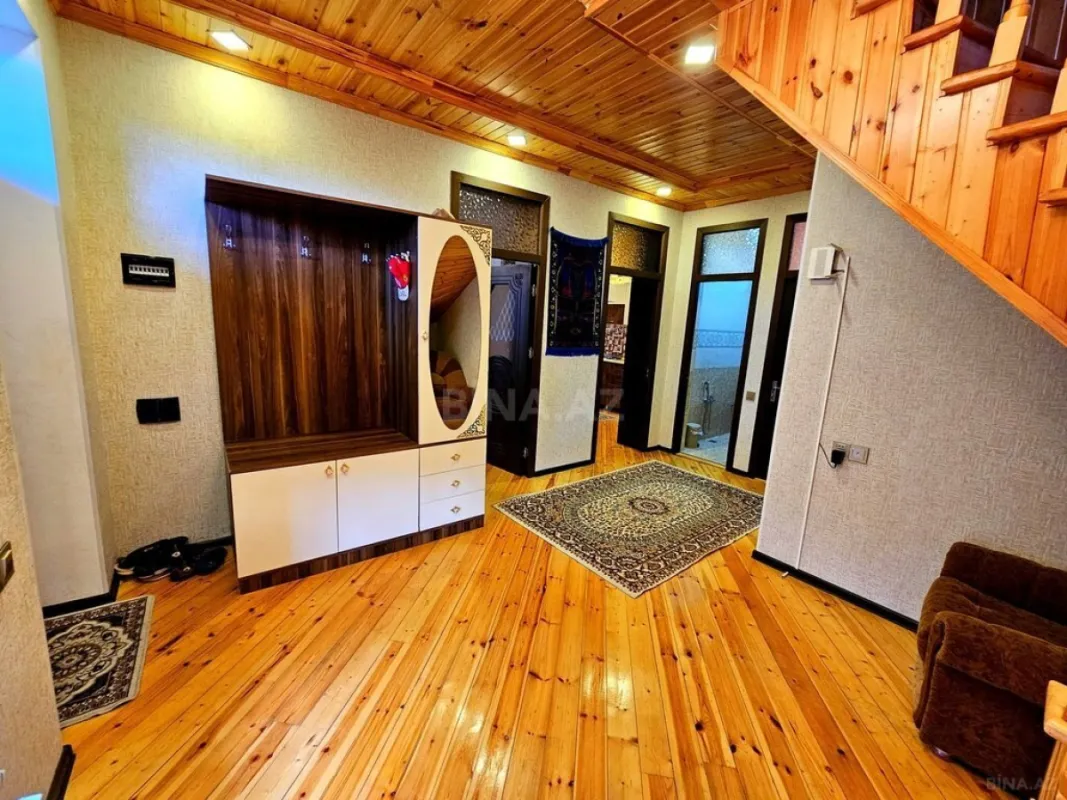 Kirayə verilir 5 otaqlı həyət evi 200 m²