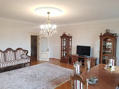 Satılır 4 otaqlı mənzil 206 m²