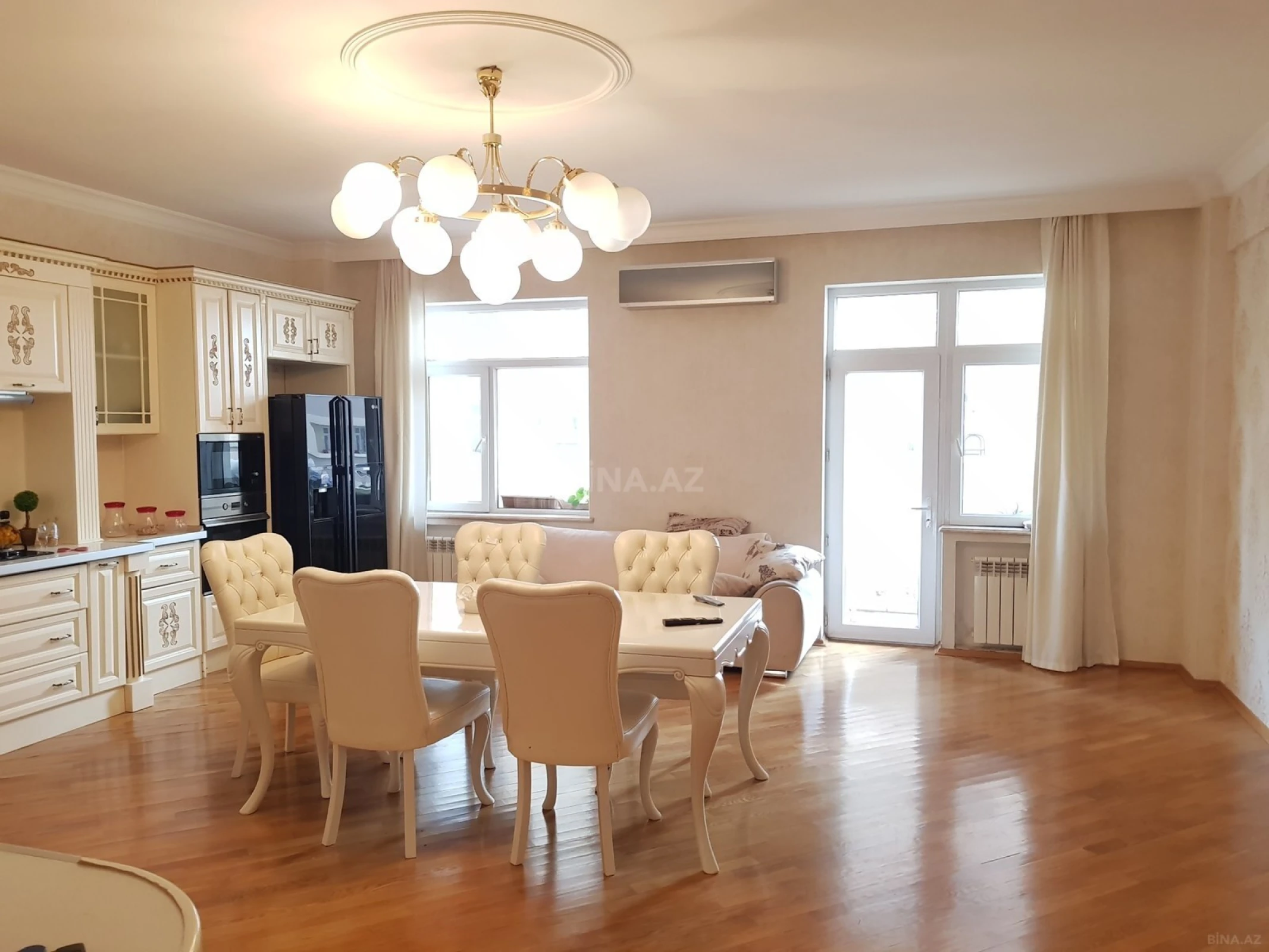 Satılır 4 otaqlı mənzil 206 m²