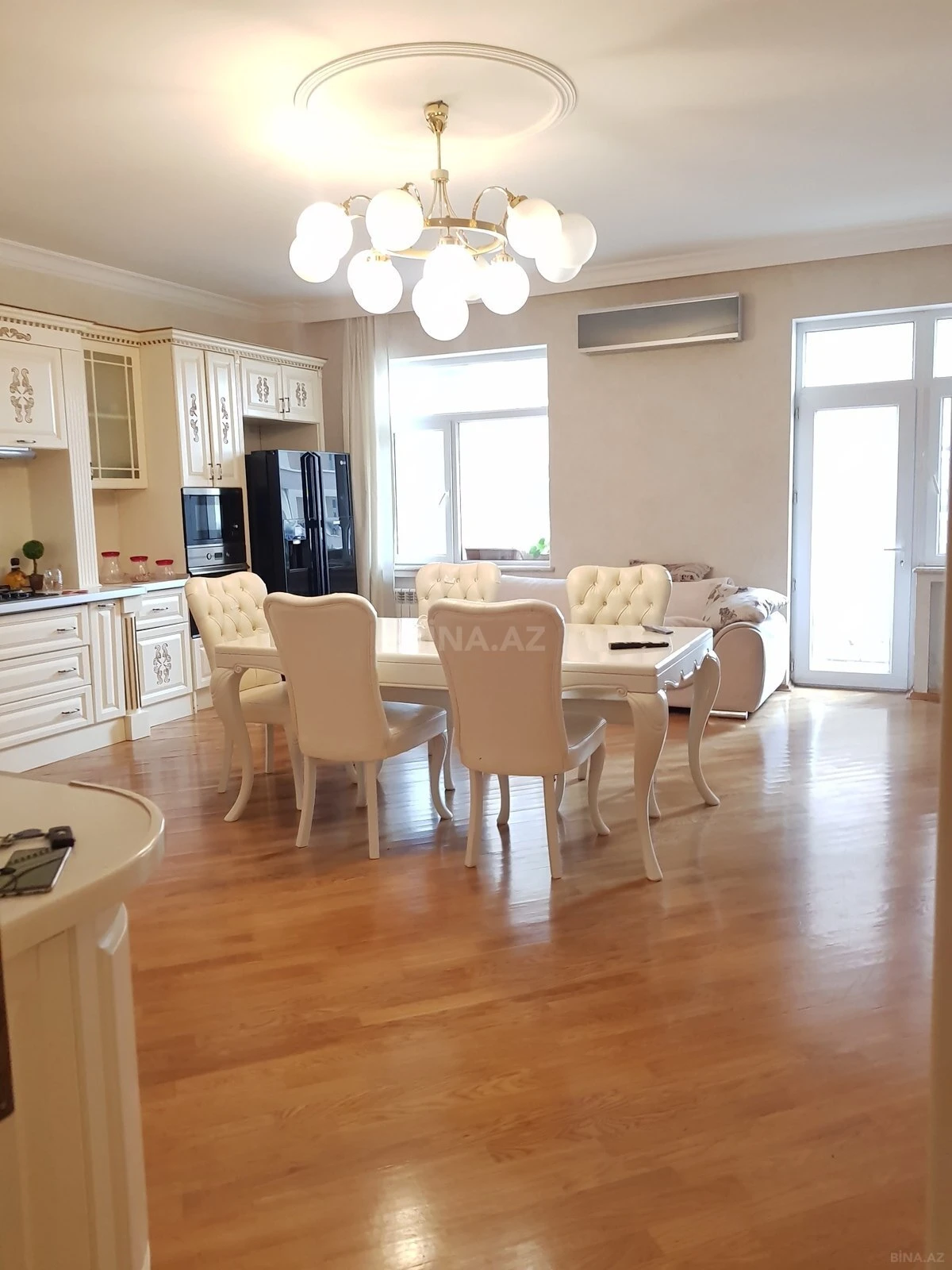 Satılır 4 otaqlı mənzil 206 m²