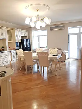 Satılır 4 otaqlı mənzil 206 m²