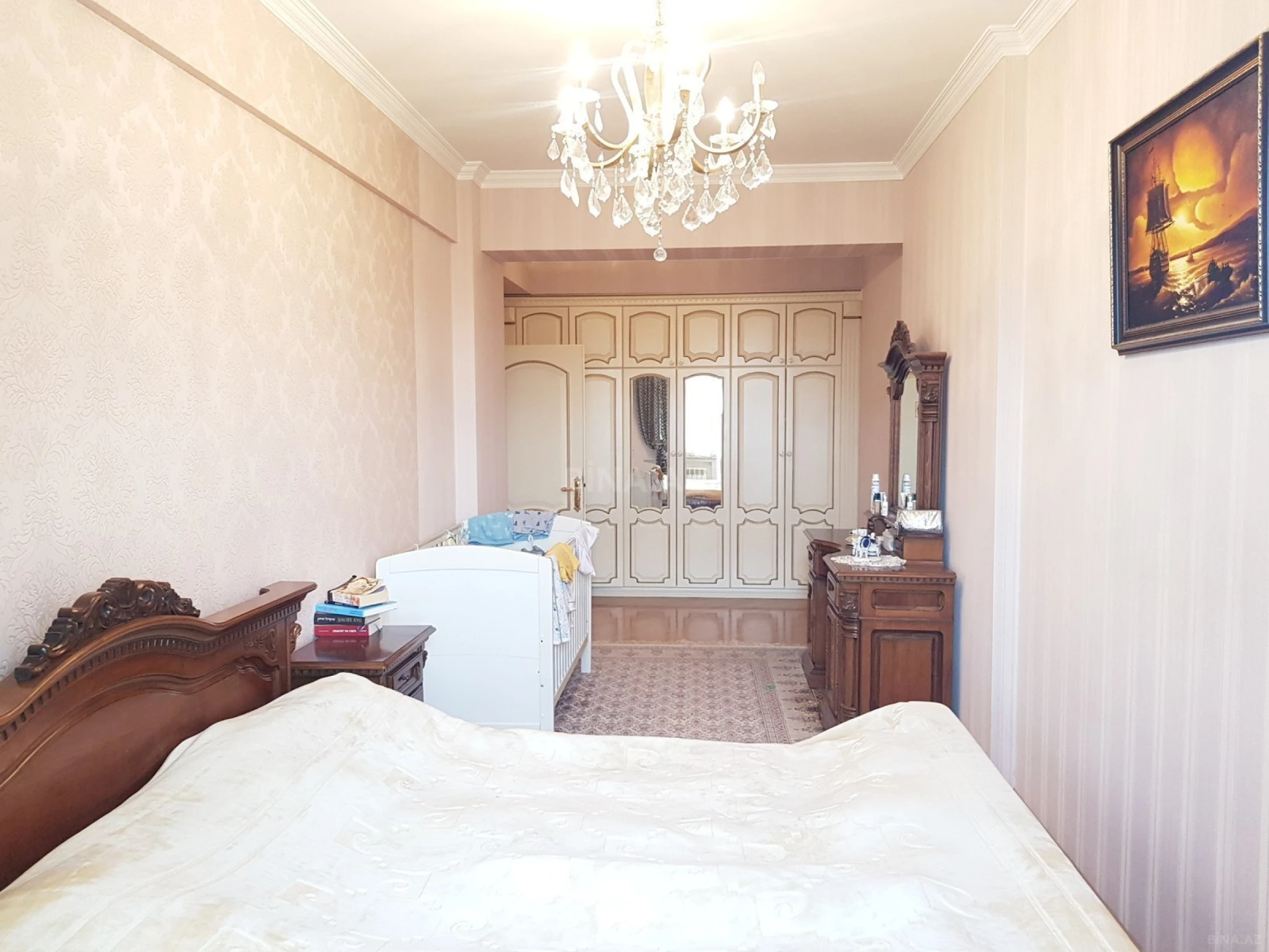 Satılır 4 otaqlı mənzil 206 m²