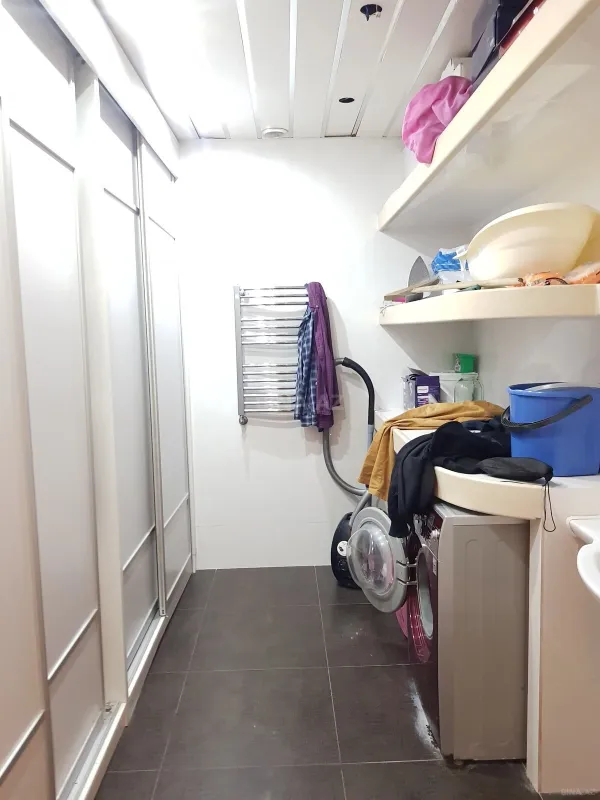 Satılır 4 otaqlı mənzil 206 m²