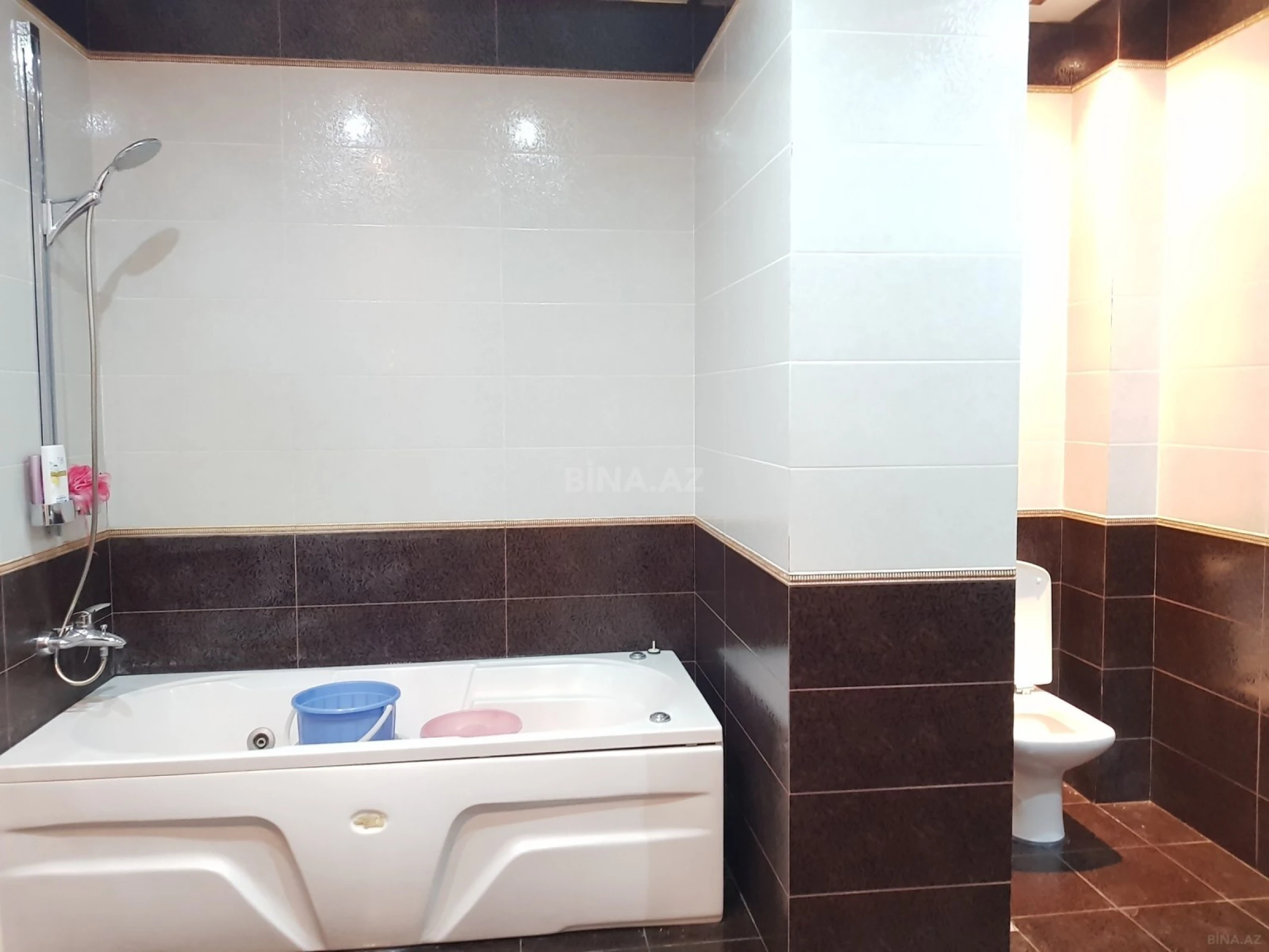 Satılır 4 otaqlı mənzil 206 m²