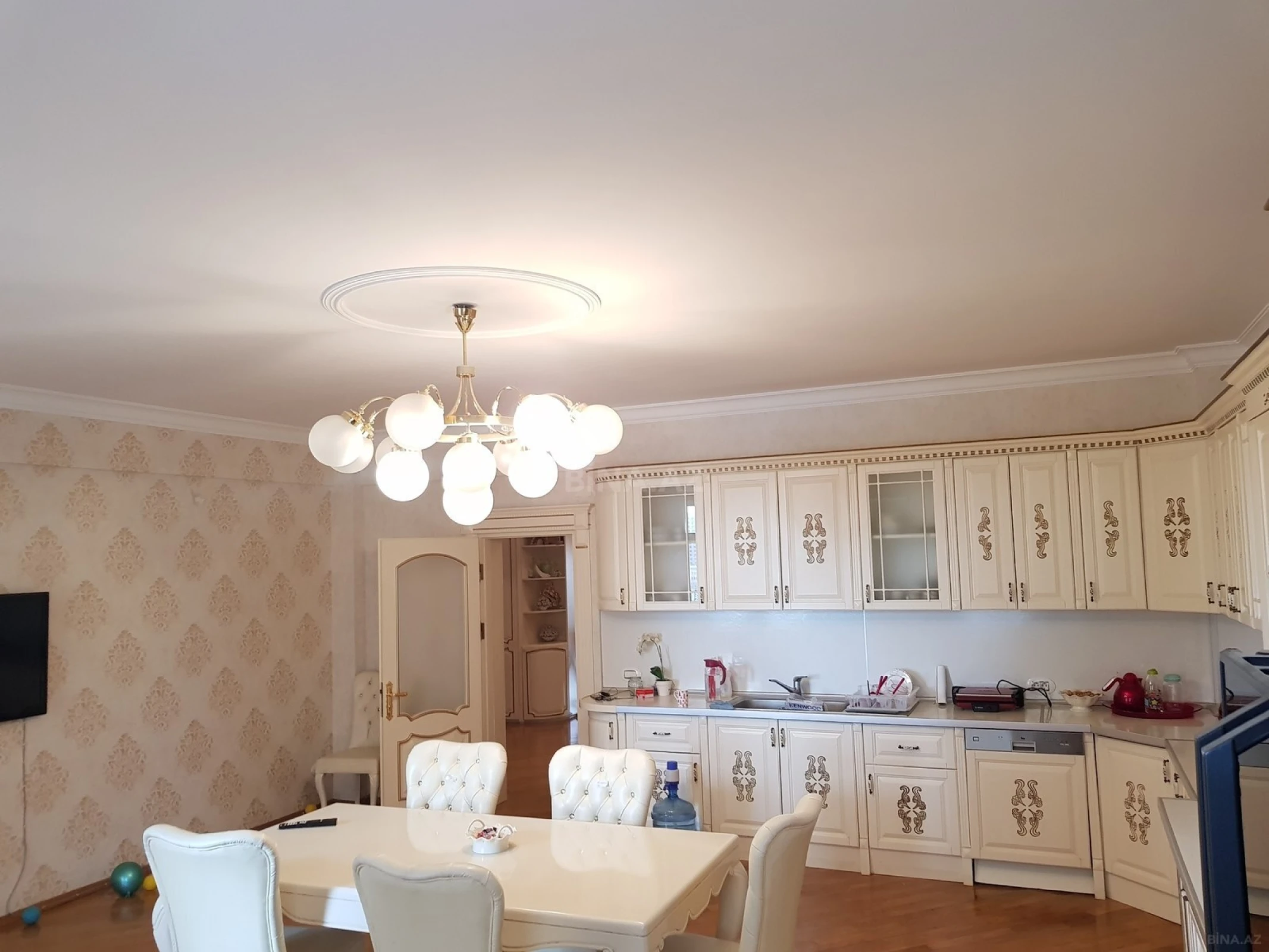 Satılır 4 otaqlı mənzil 206 m²