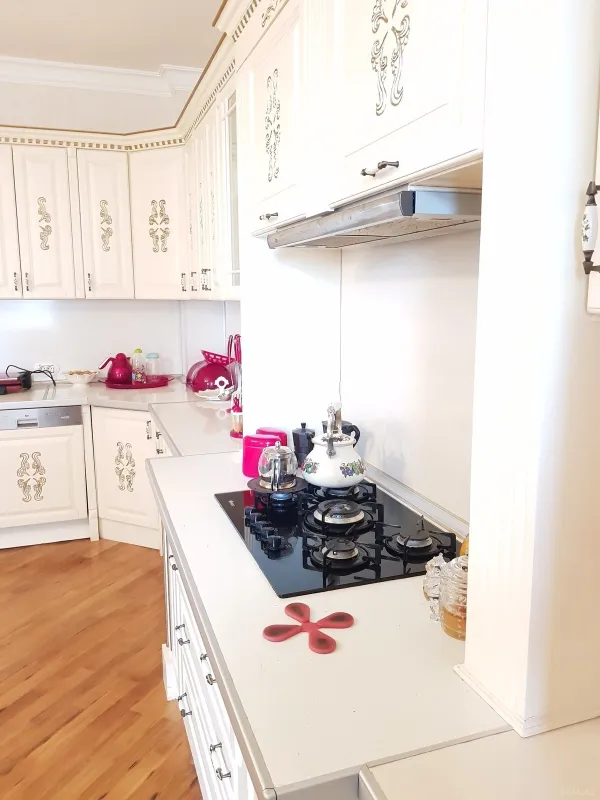 Satılır 4 otaqlı mənzil 206 m²