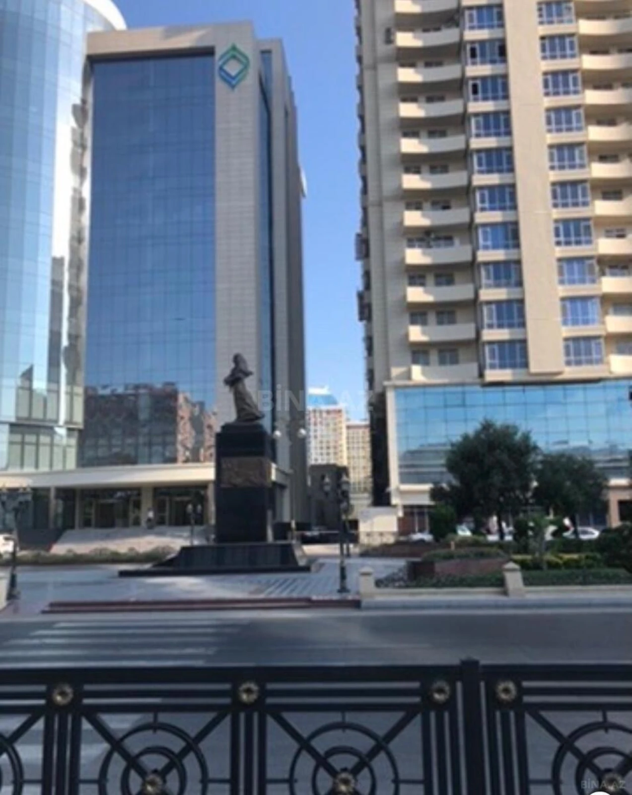 Kirayə verilir 2 otaqlı mənzil 90 m²