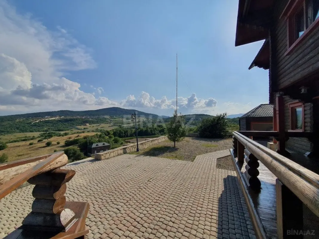 Satılır 6 otaqlı həyət evi 700 m²