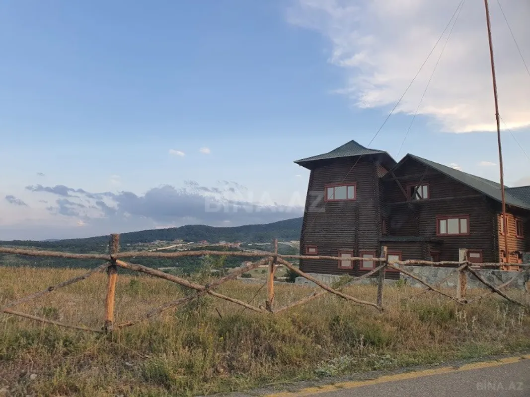 Satılır 6 otaqlı həyət evi 700 m²