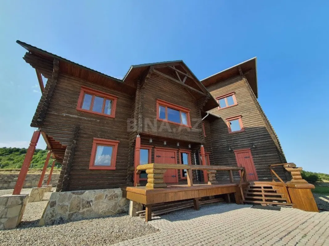 Satılır 6 otaqlı həyət evi 700 m²