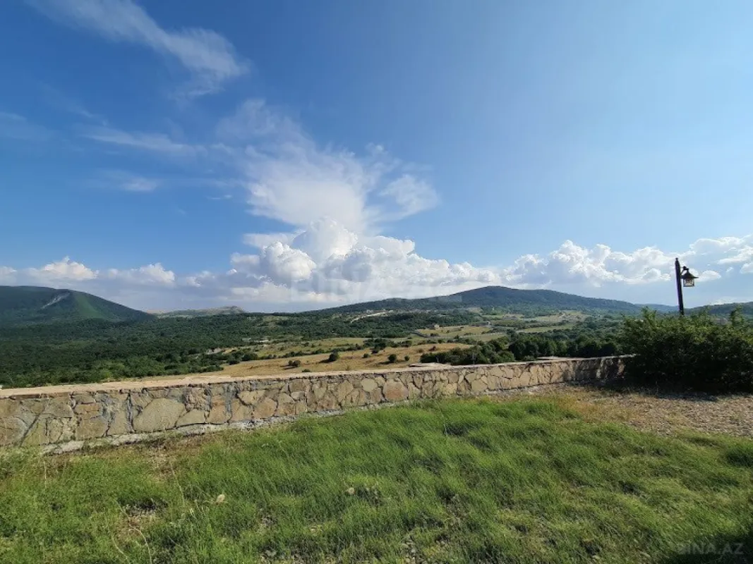 Satılır 6 otaqlı həyət evi 700 m²