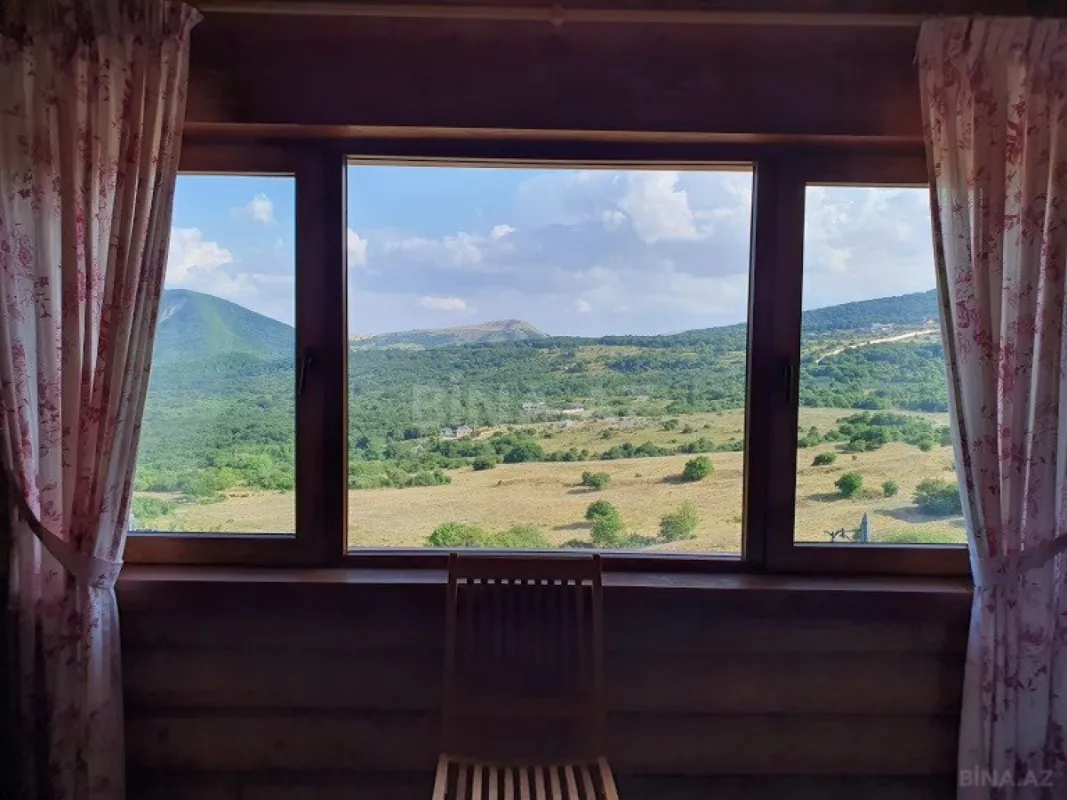 Satılır 6 otaqlı həyət evi 700 m²