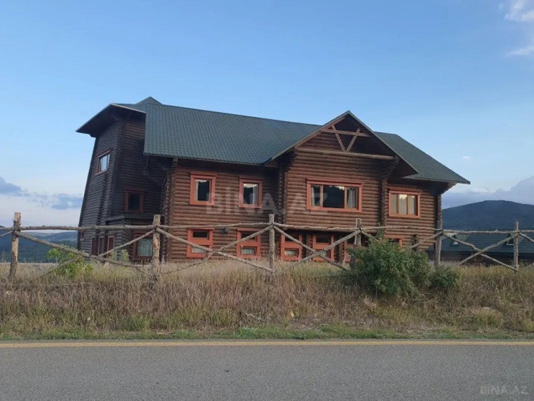 Satılır 6 otaqlı həyət evi 700 m²