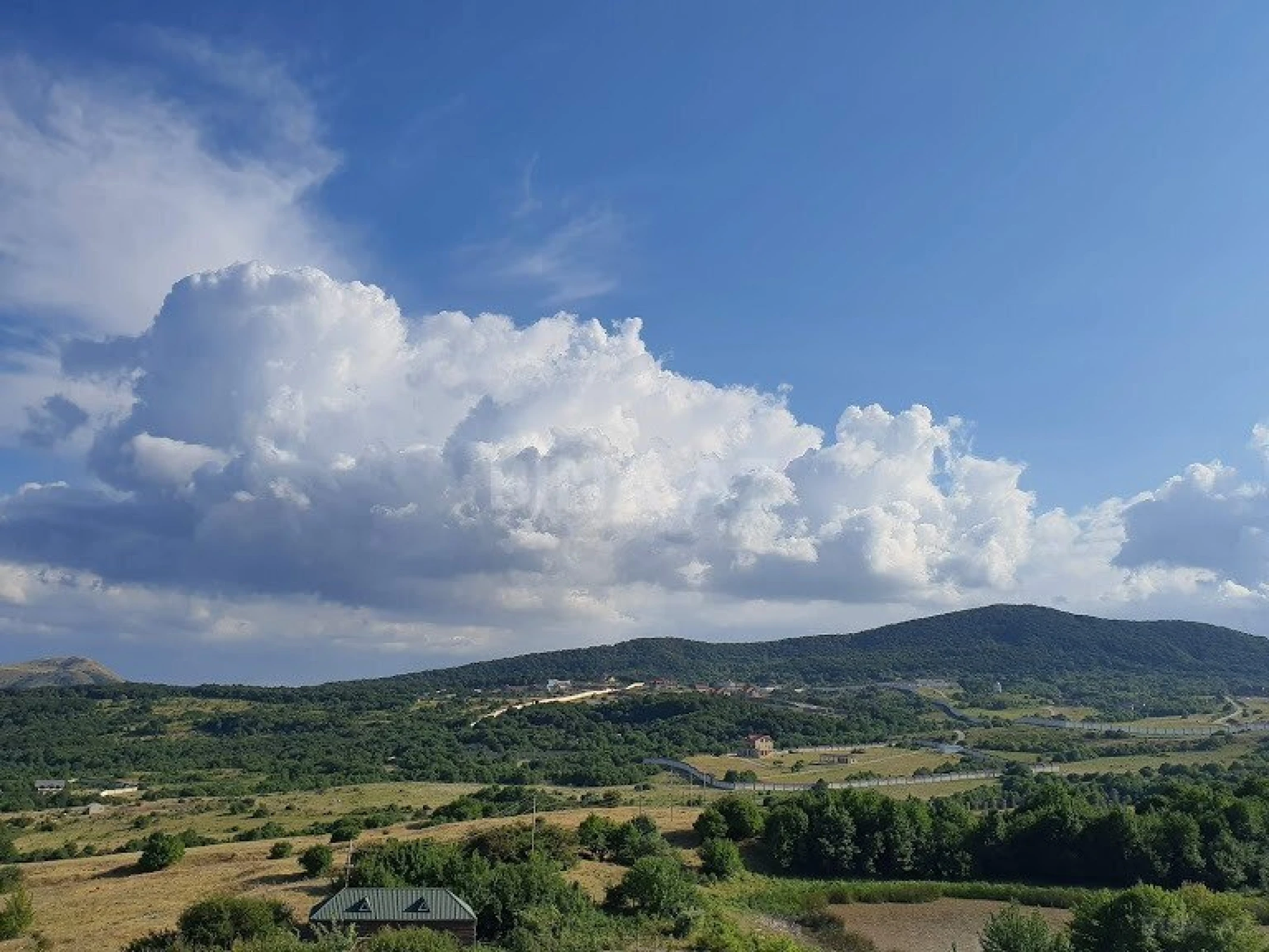 Satılır 6 otaqlı həyət evi 700 m²