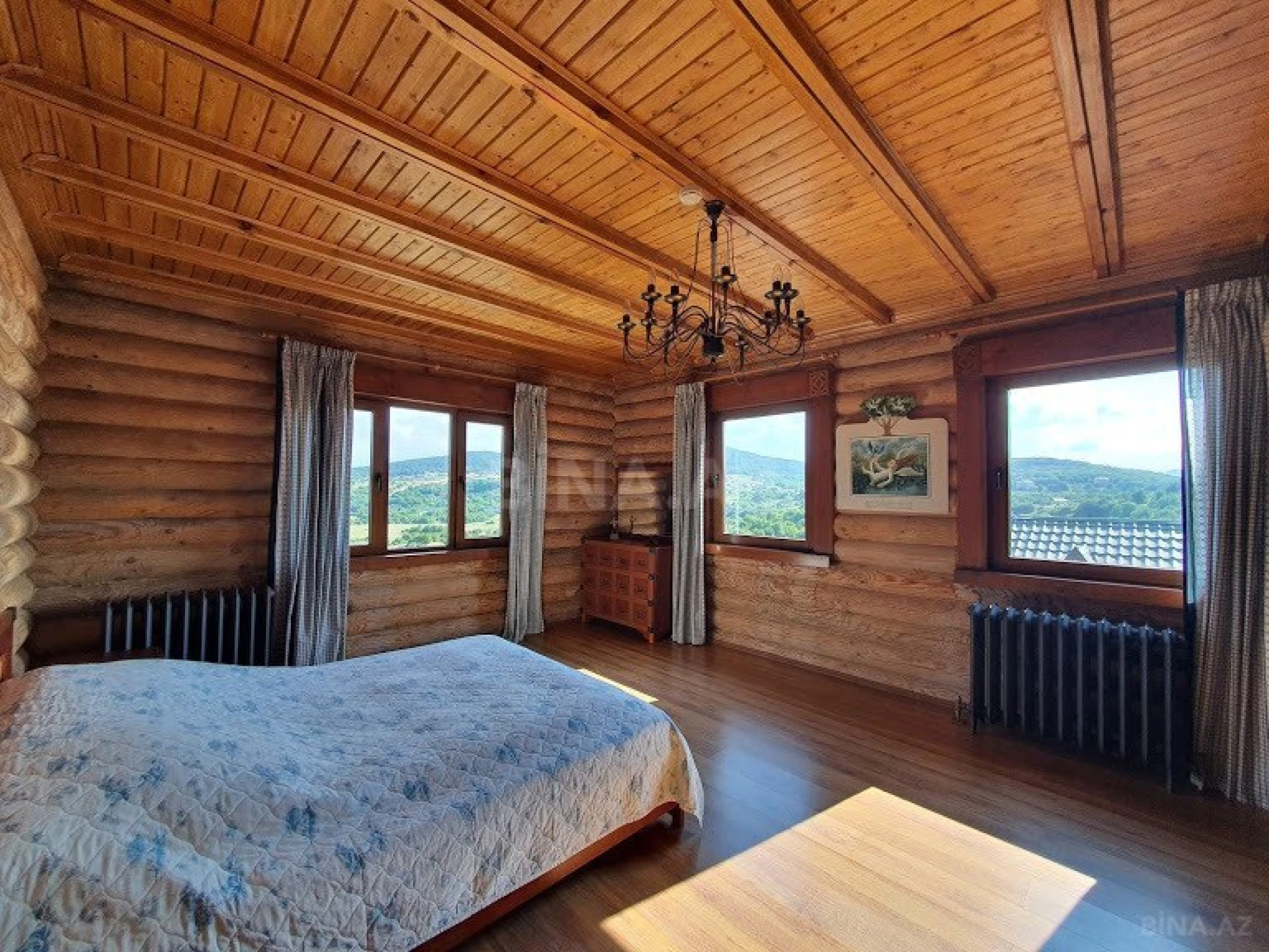 Satılır 6 otaqlı həyət evi 700 m²