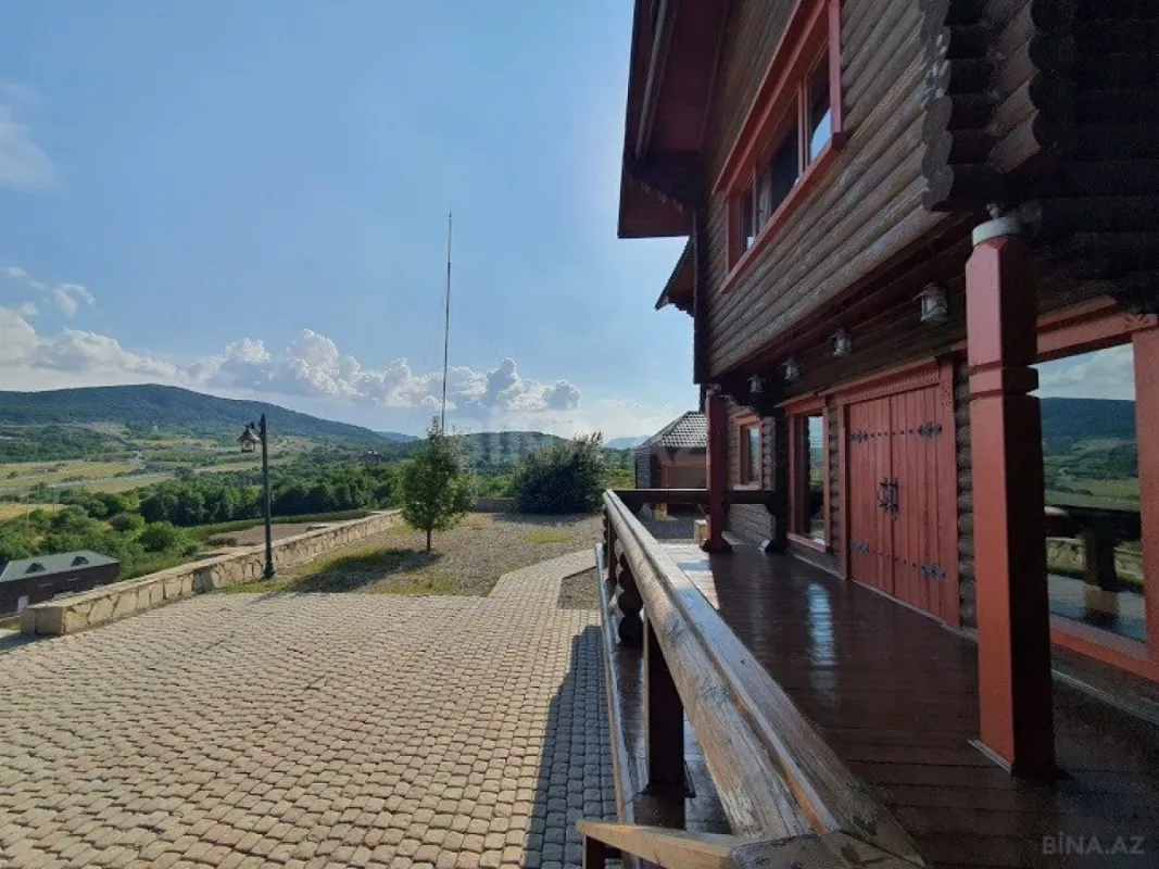 Satılır 6 otaqlı həyət evi 700 m²