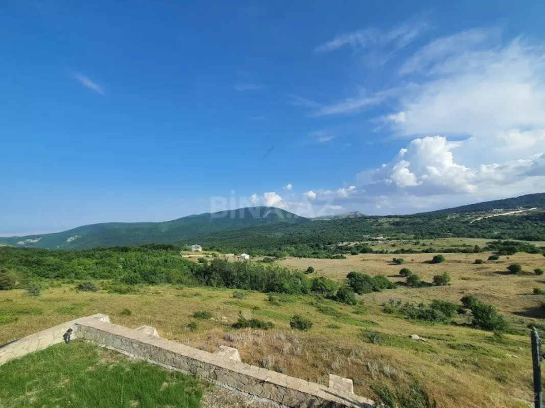 Satılır 6 otaqlı həyət evi 700 m²