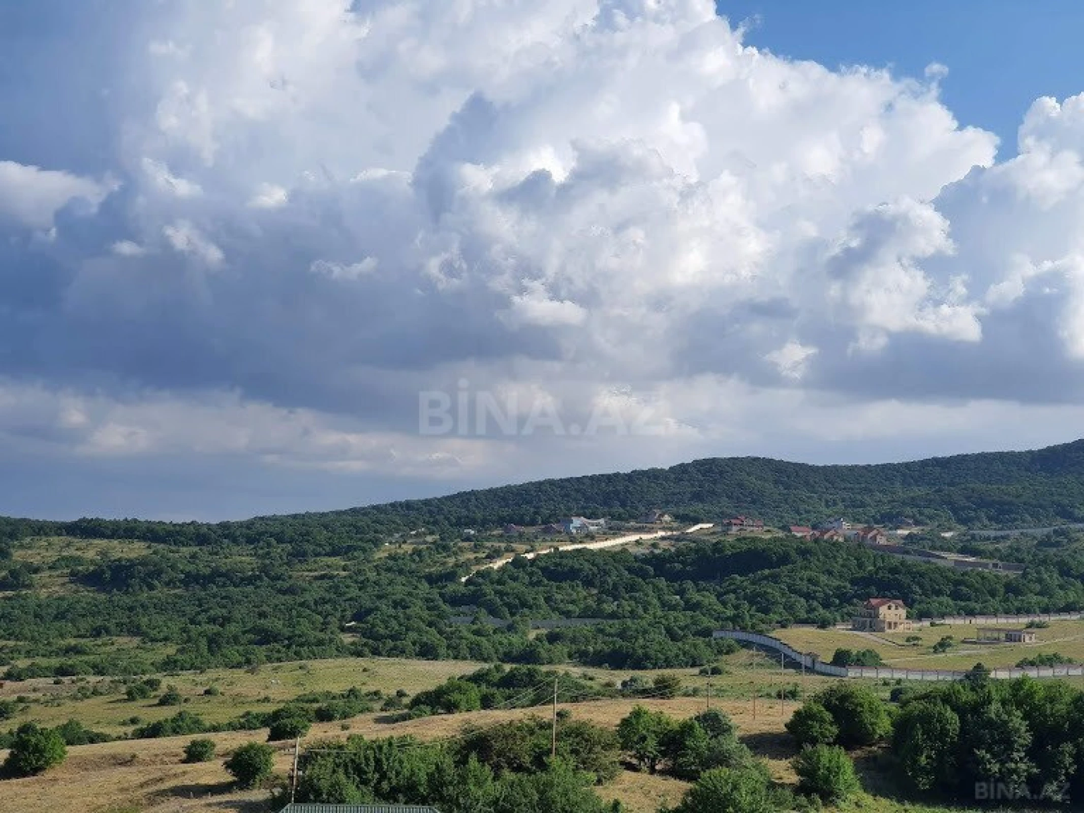 Satılır 6 otaqlı həyət evi 700 m²