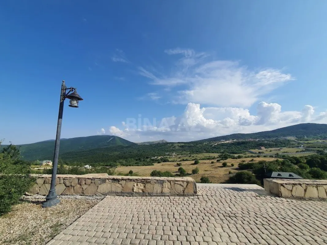 Satılır 6 otaqlı həyət evi 700 m²