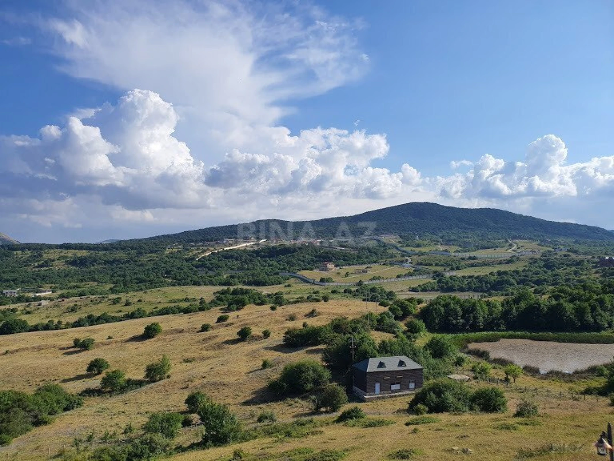 Satılır 6 otaqlı həyət evi 700 m²