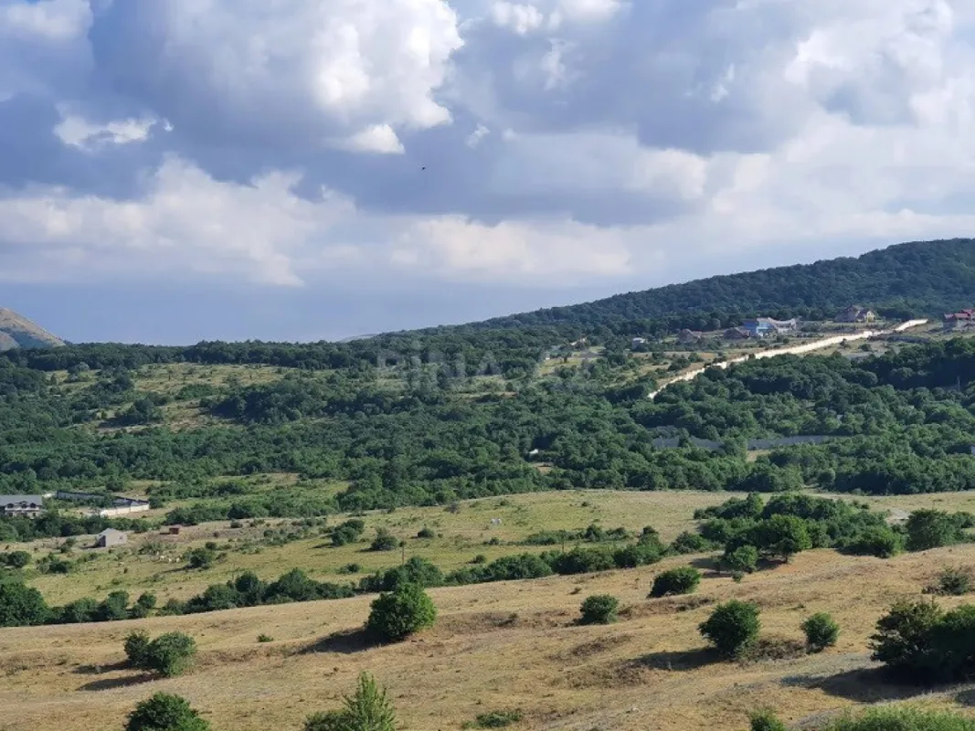 Satılır 6 otaqlı həyət evi 700 m²