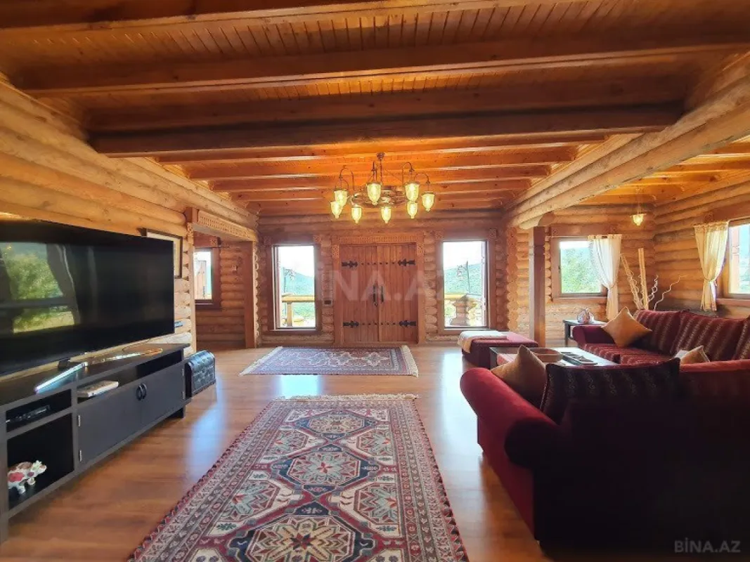 Satılır 6 otaqlı həyət evi 700 m²