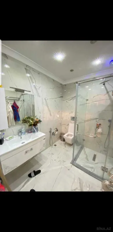 Satılır 4 otaqlı mənzil 182 m²