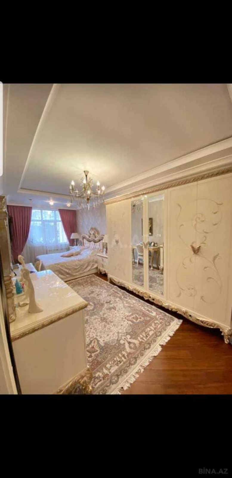 Satılır 4 otaqlı mənzil 182 m²