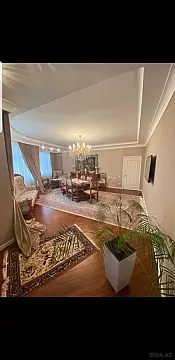 Satılır 4 otaqlı mənzil 182 m²
