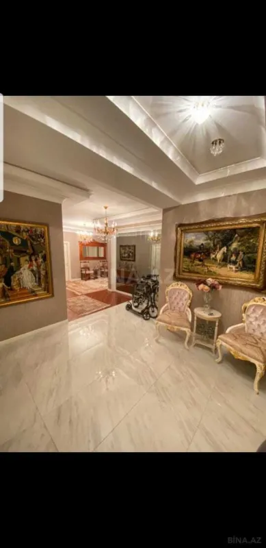 Satılır 4 otaqlı mənzil 182 m²