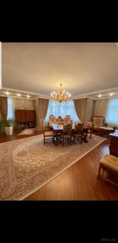 Satılır 4 otaqlı mənzil 182 m²