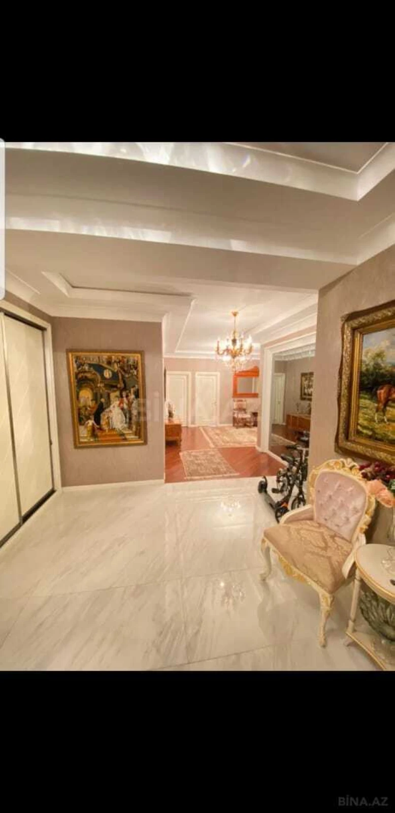 Satılır 4 otaqlı mənzil 182 m²