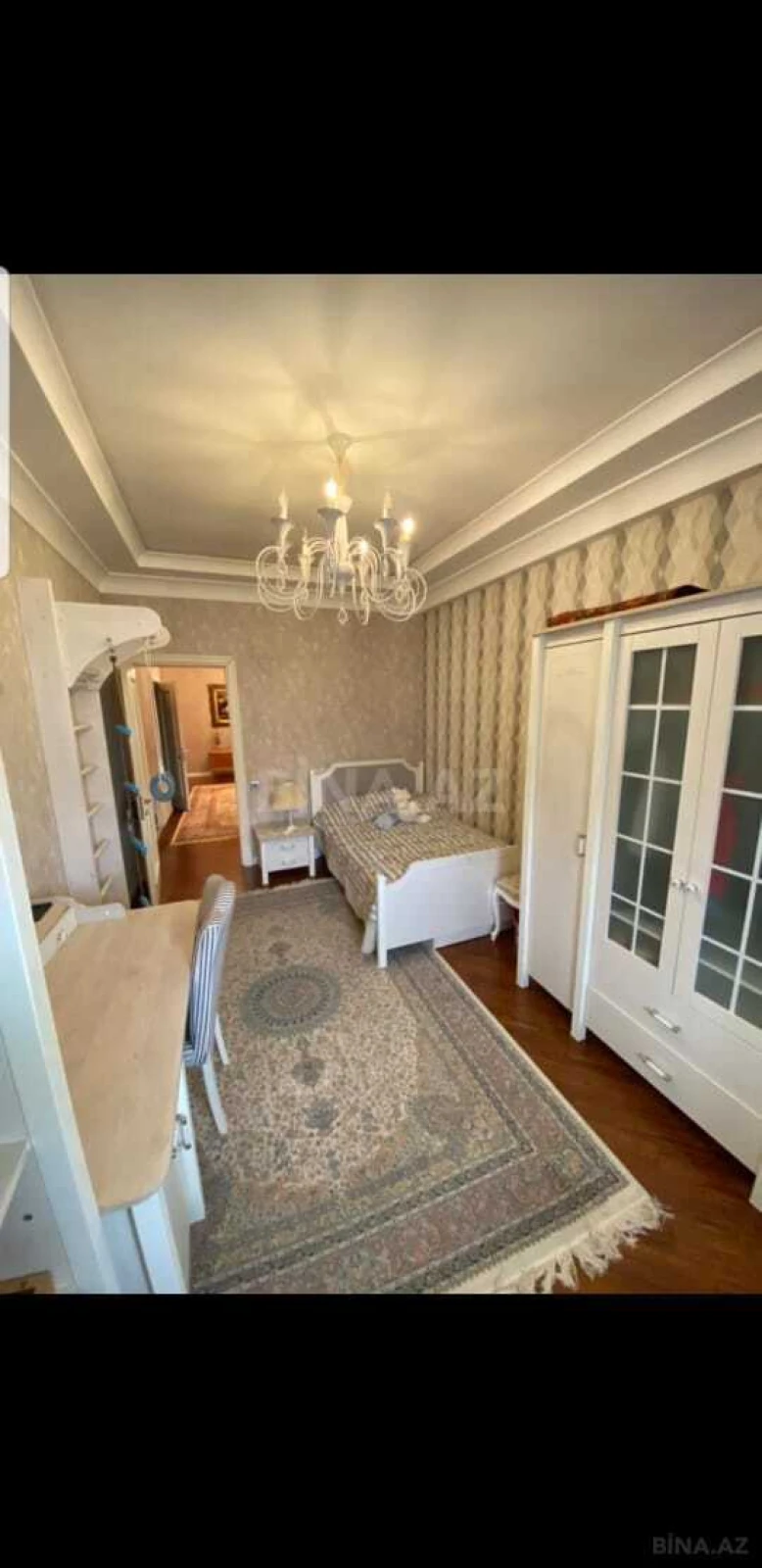 Satılır 4 otaqlı mənzil 182 m²