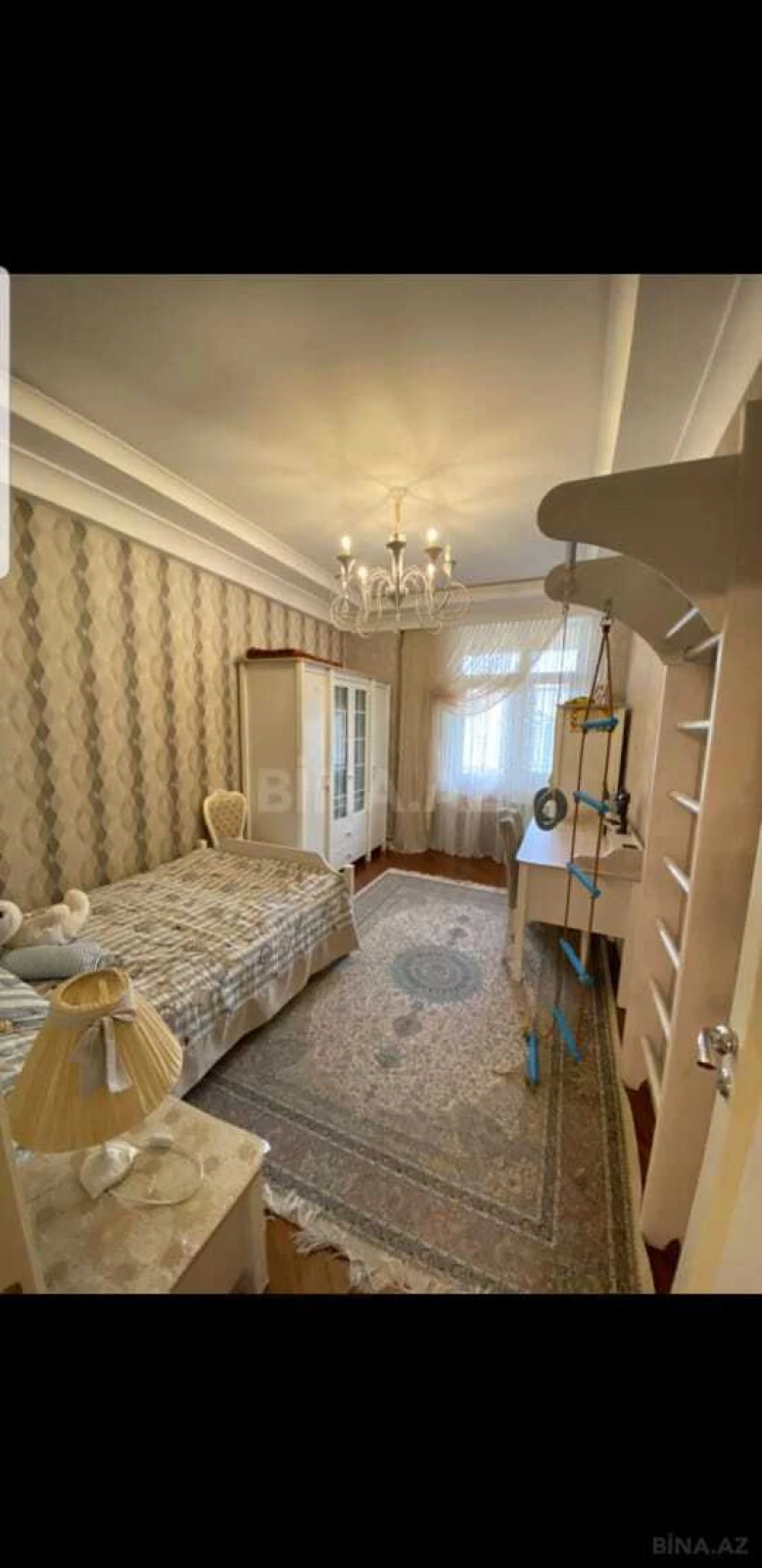 Satılır 4 otaqlı mənzil 182 m²