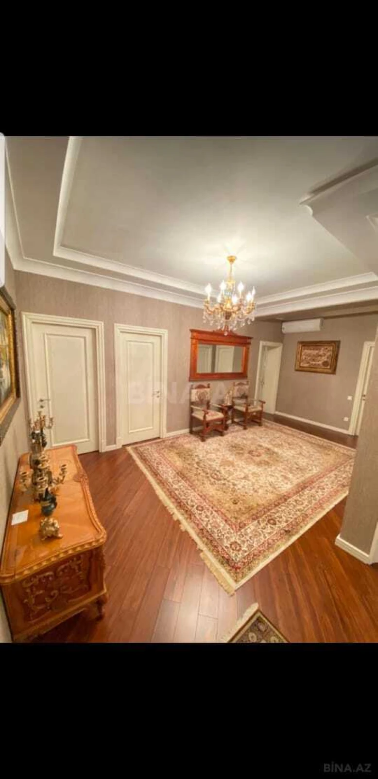 Satılır 4 otaqlı mənzil 182 m²