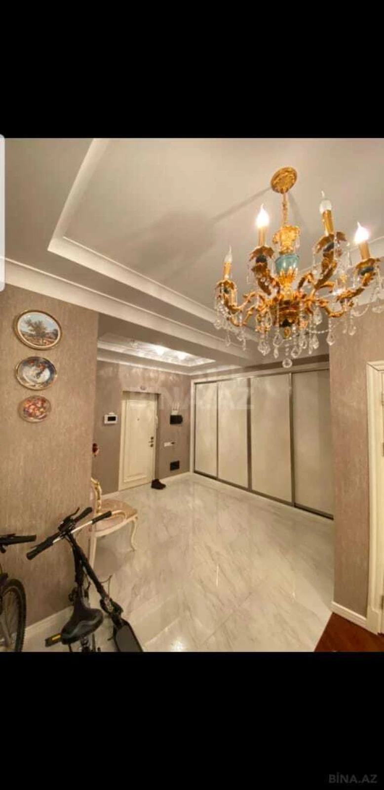 Satılır 4 otaqlı mənzil 182 m²