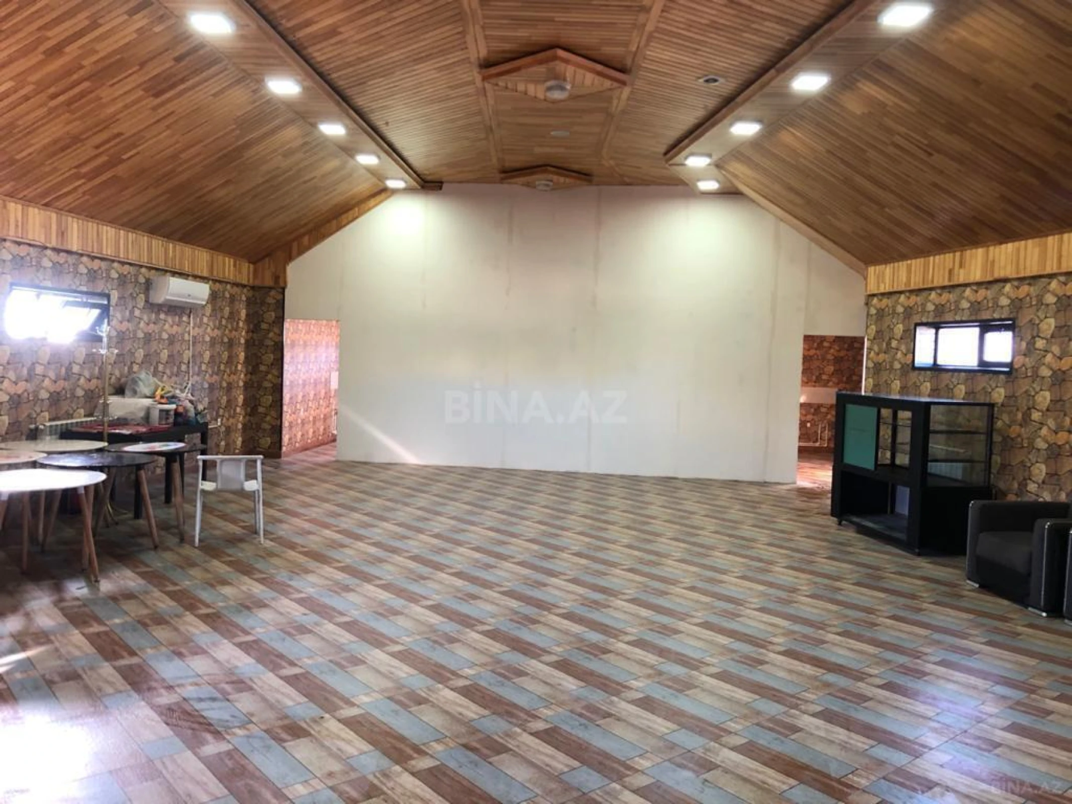 Satılır obyekt 1200 m²