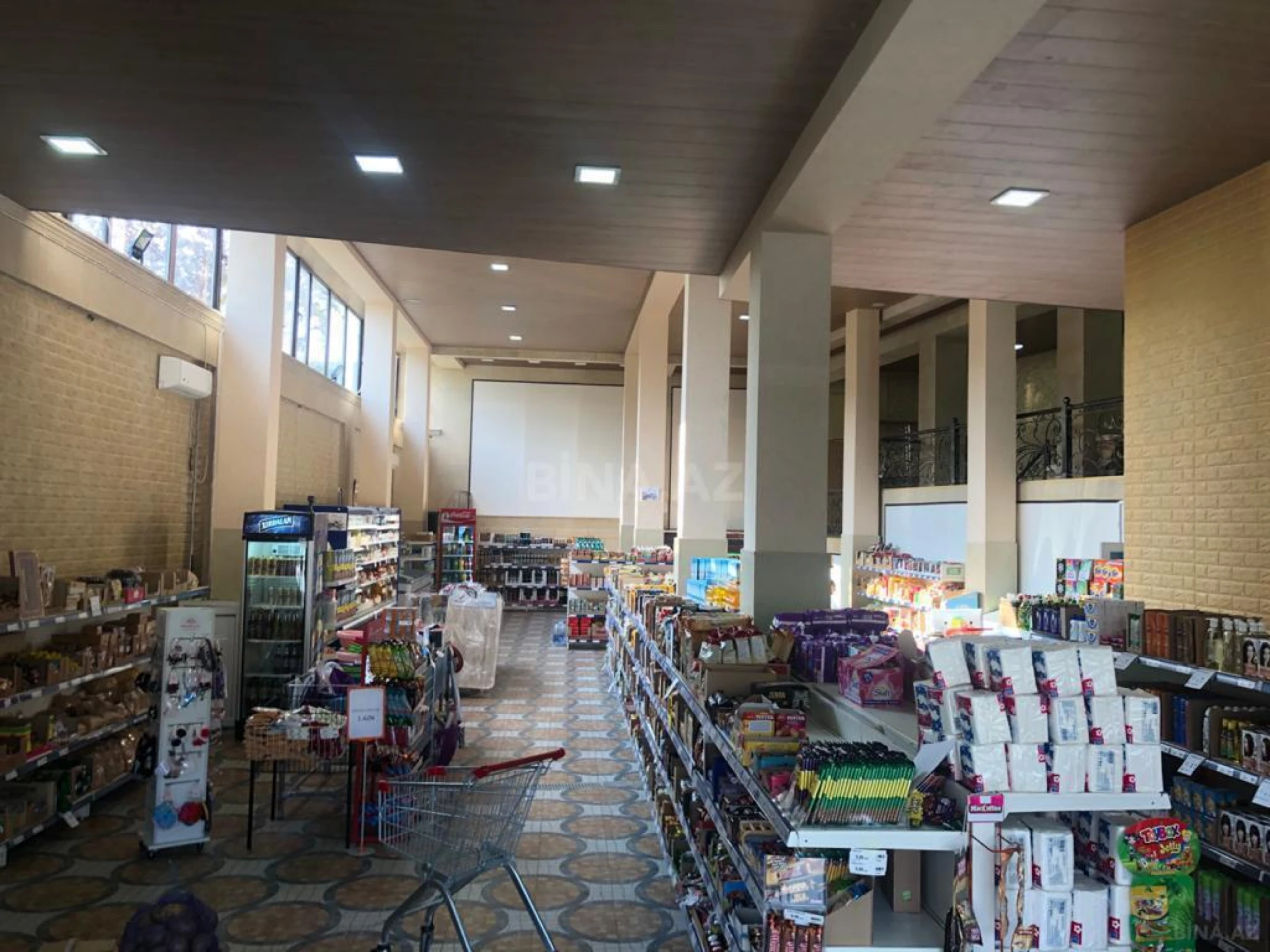 Satılır obyekt 1200 m²