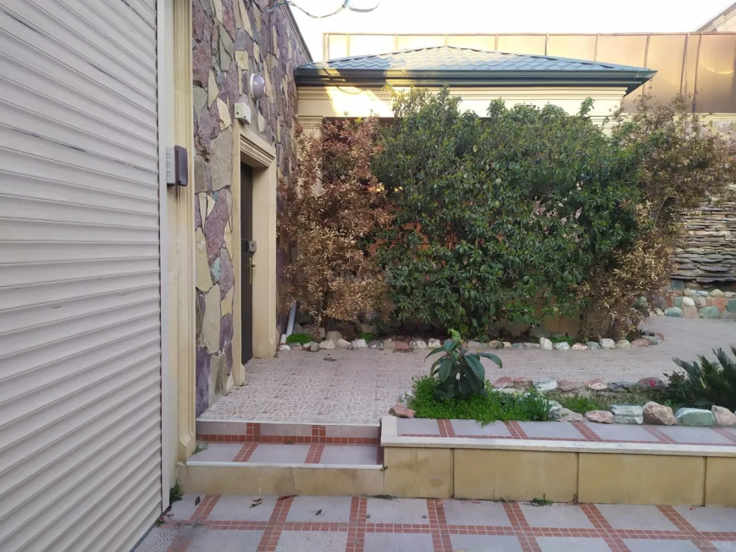 Satılır 6 otaqlı həyət evi 480 m²
