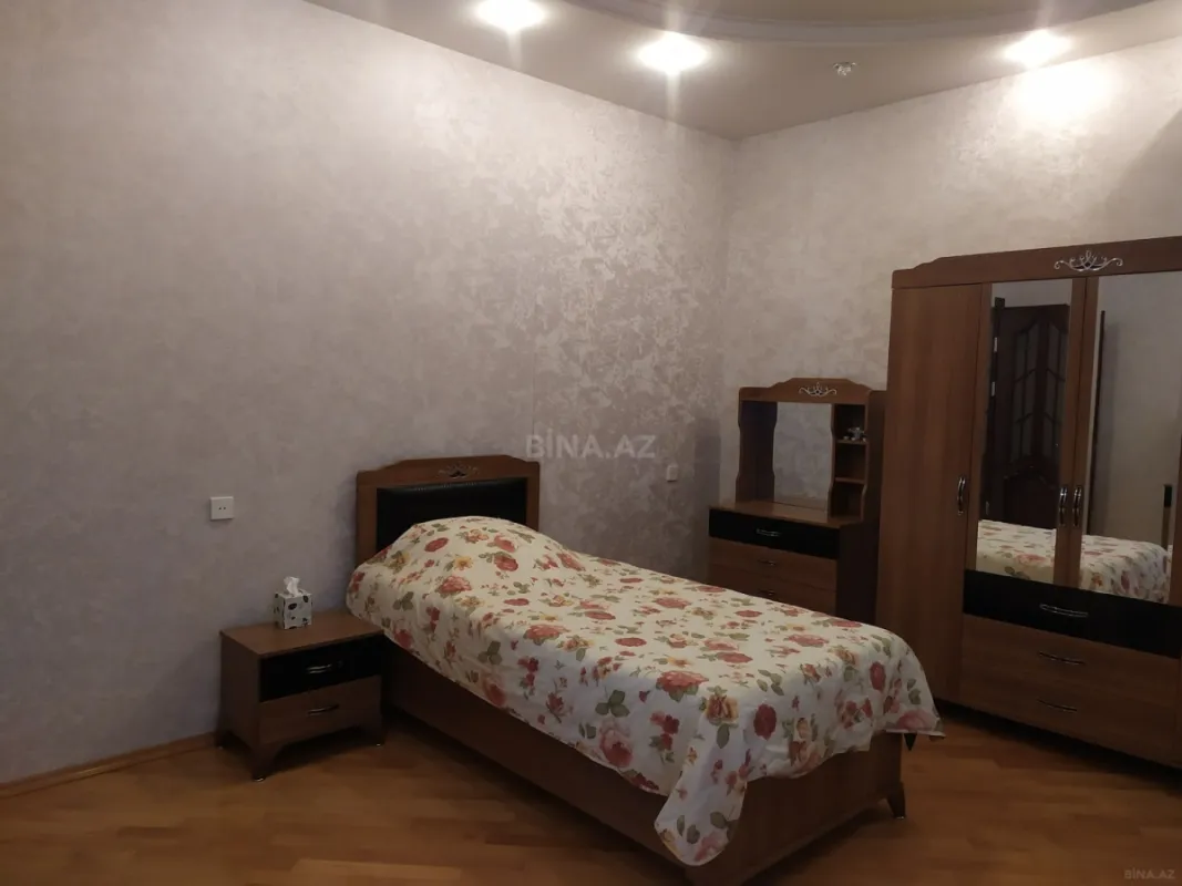 Satılır 6 otaqlı həyət evi 480 m²