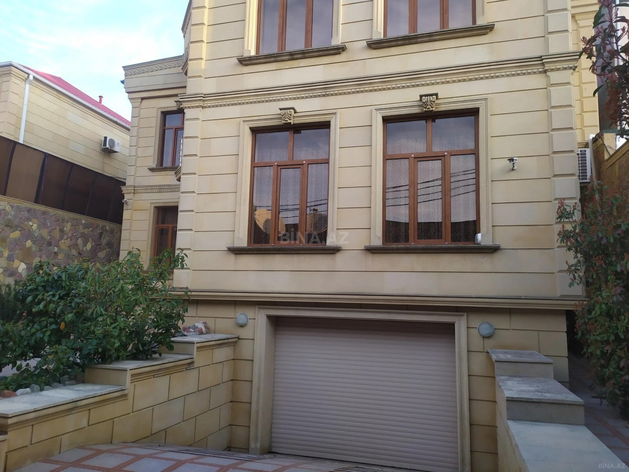 Satılır 6 otaqlı həyət evi 480 m²