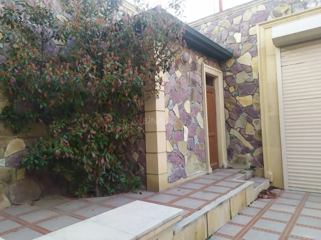 Satılır 6 otaqlı həyət evi 480 m²