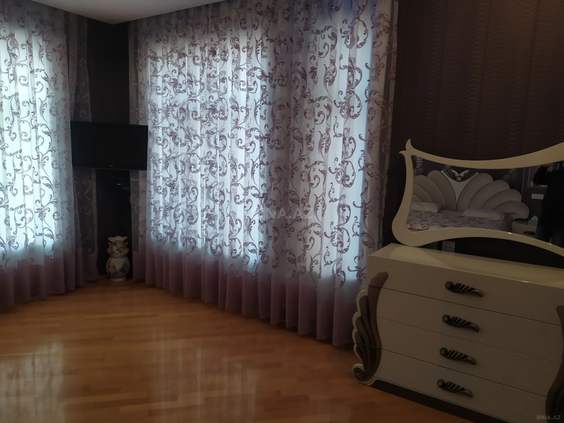 Satılır 6 otaqlı həyət evi 480 m²