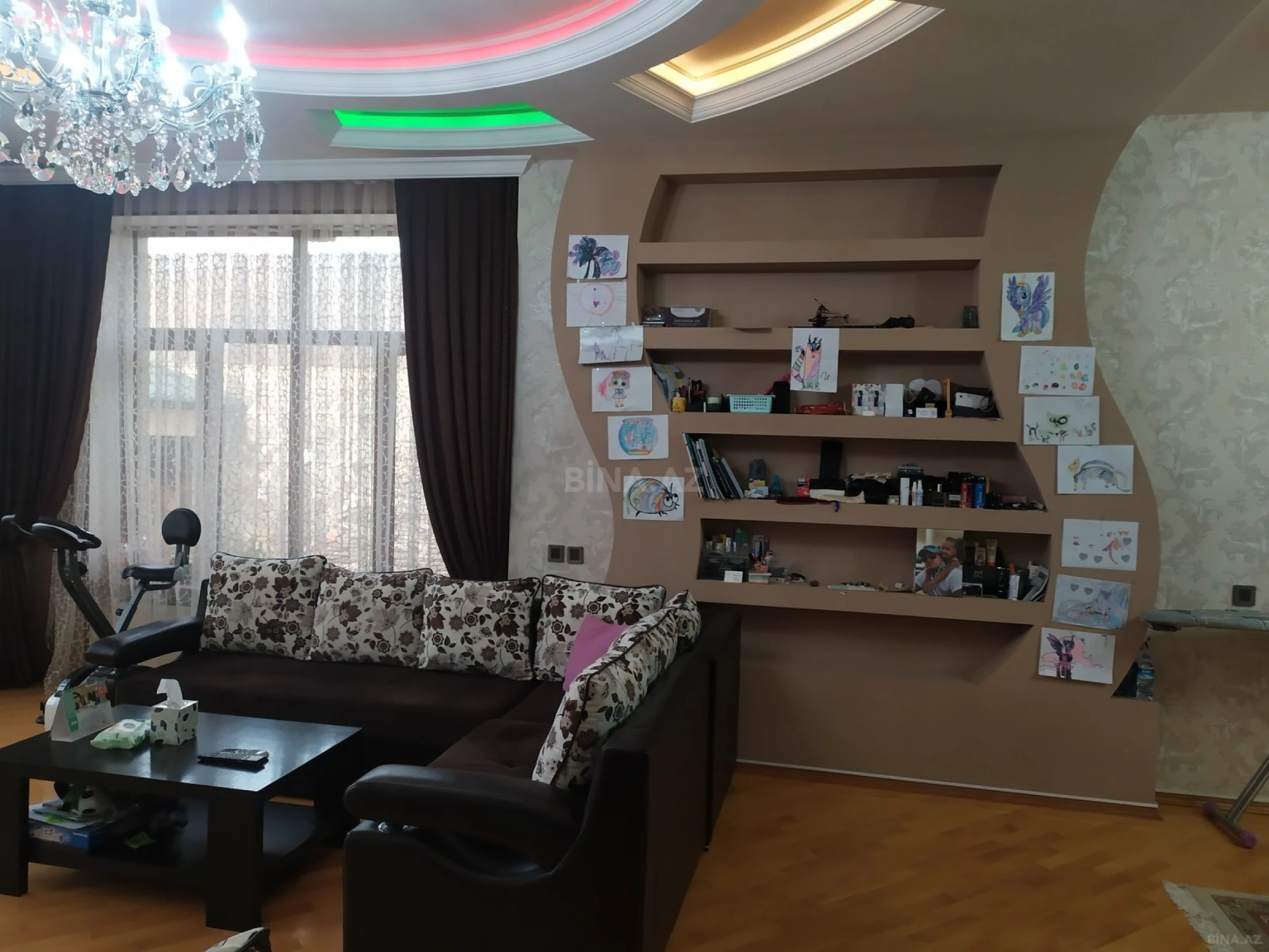 Satılır 6 otaqlı həyət evi 480 m²