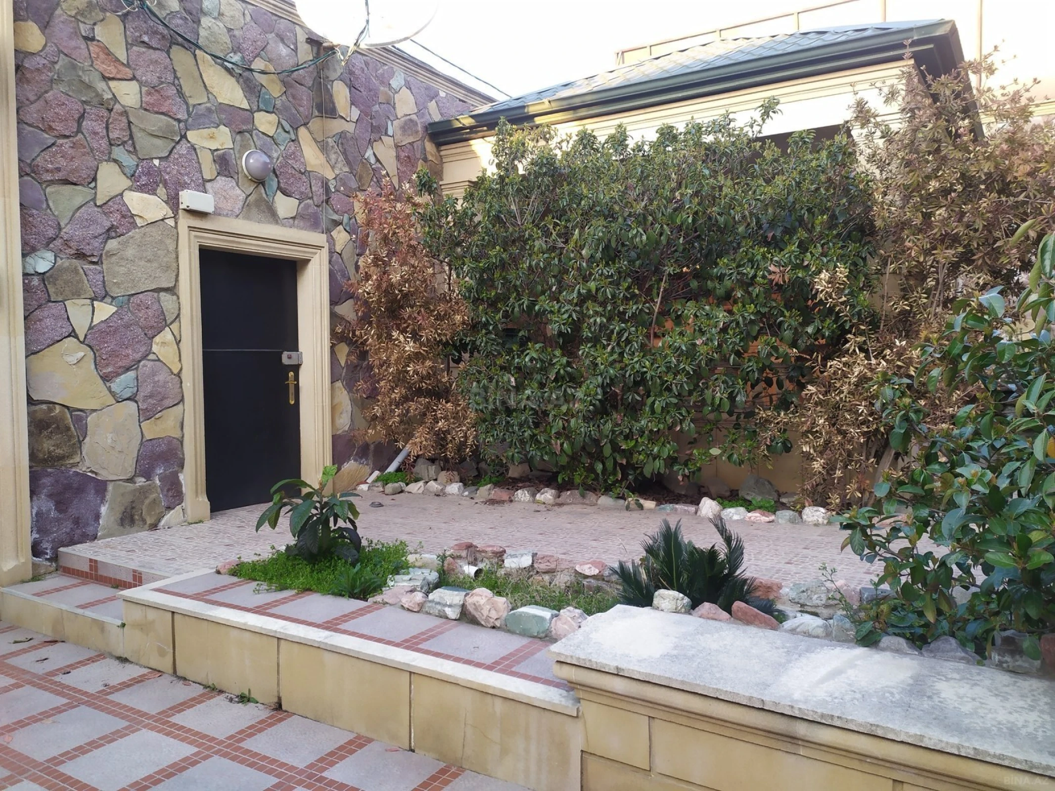 Satılır 6 otaqlı həyət evi 480 m²